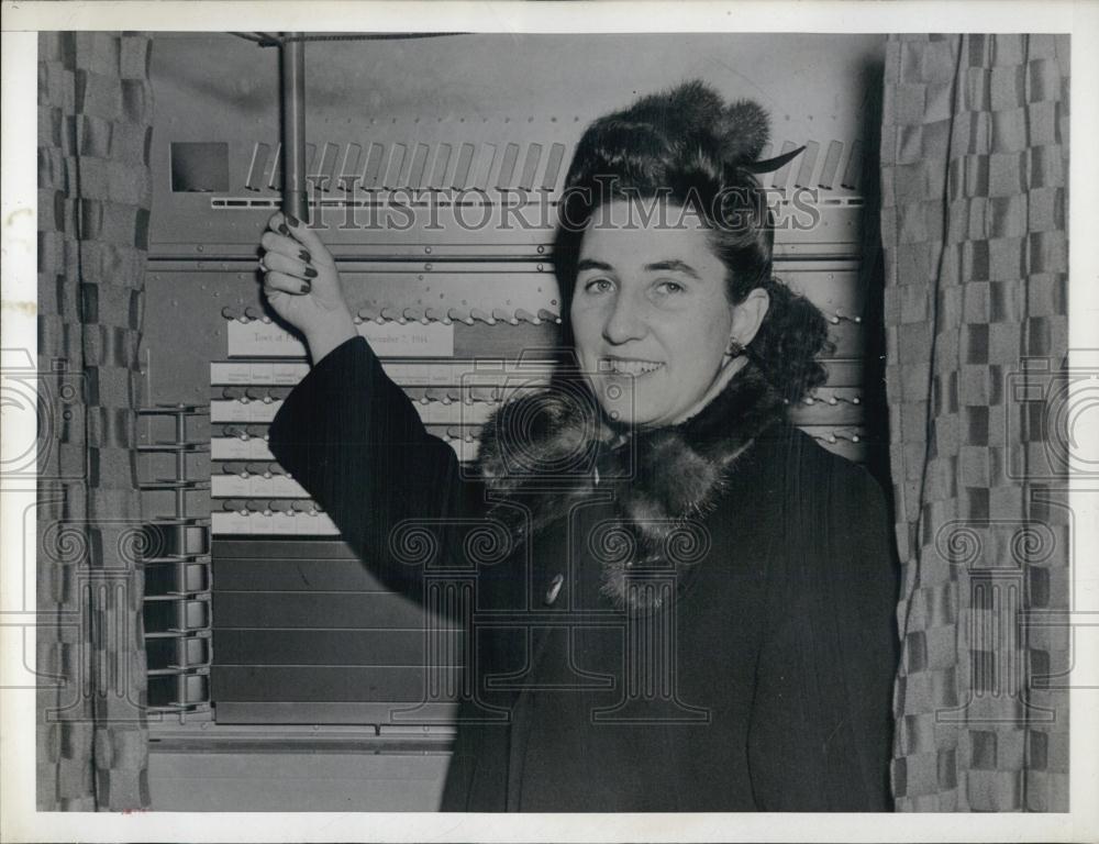 1944 Press Photo Margaret Connors Democratic Candidate For Congress Connecticut - Historic Images