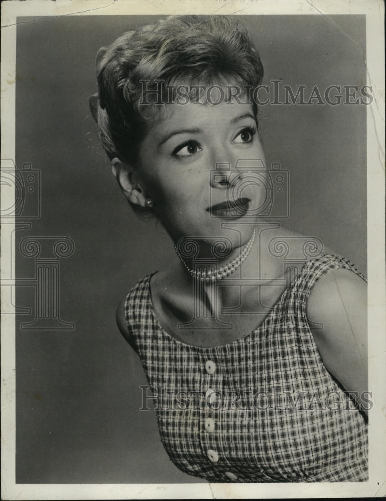 1959 Press Photo Shari Lewis puppeteer ventriloquist Thanksgiving Day Santa - Historic Images