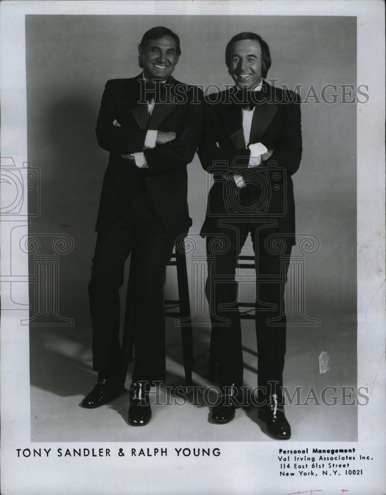 1977 Press Photo Singers Tony Sandler &amp; Ralph Young - RSL79409 - Historic Images