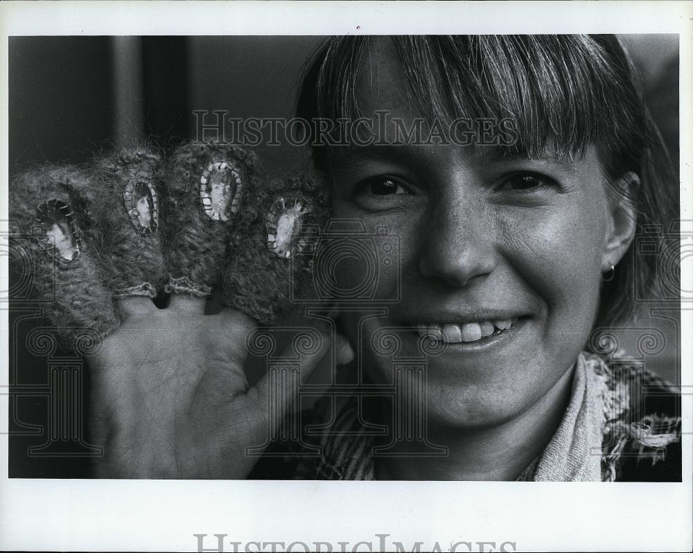 1996 Press Photo Artist Marcell Stasa & her miniatures - RSL90887 - Historic Images