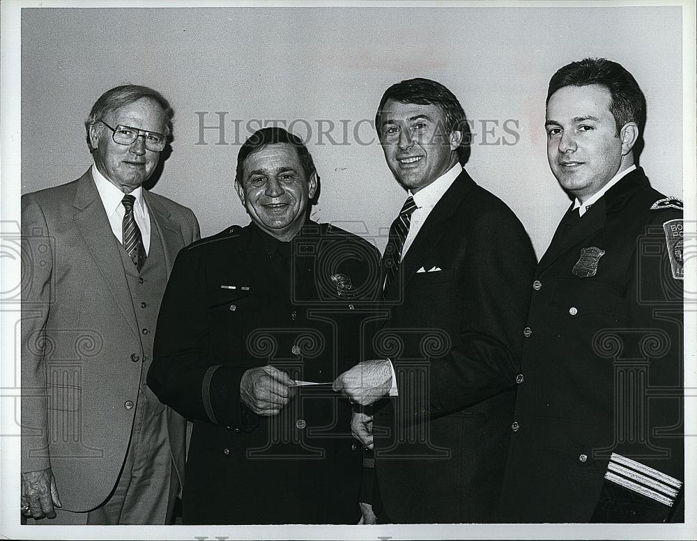 1983 Press Photo Filene&#39;s Comphonored Police Joseph Olszowy for bravery in Duty - Historic Images