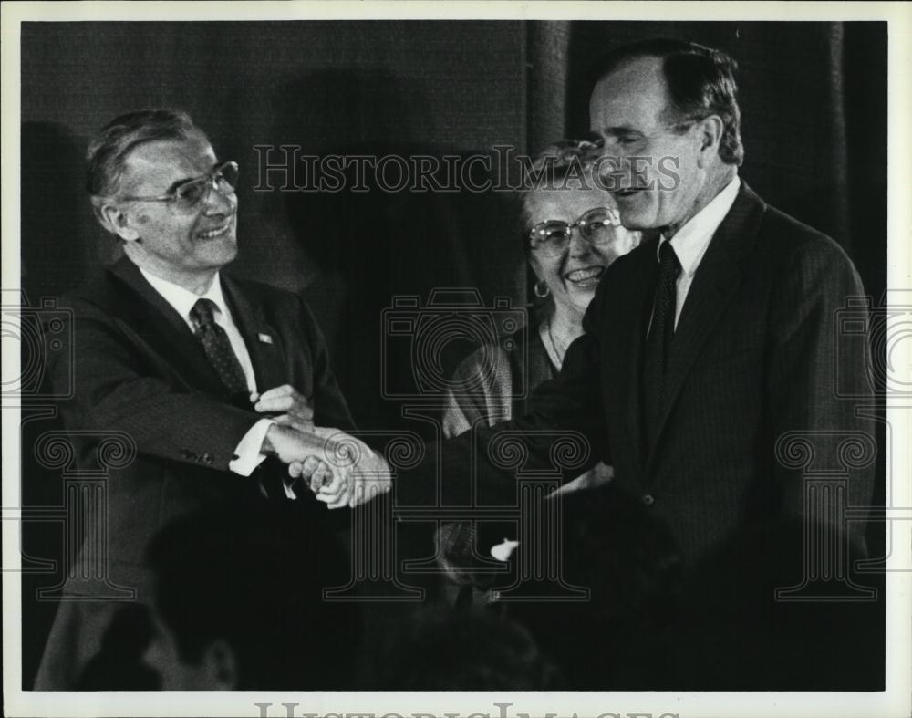 1984 Press Photo VP George Bush endorsing Ray Shamie - RSL39827 - Historic Images