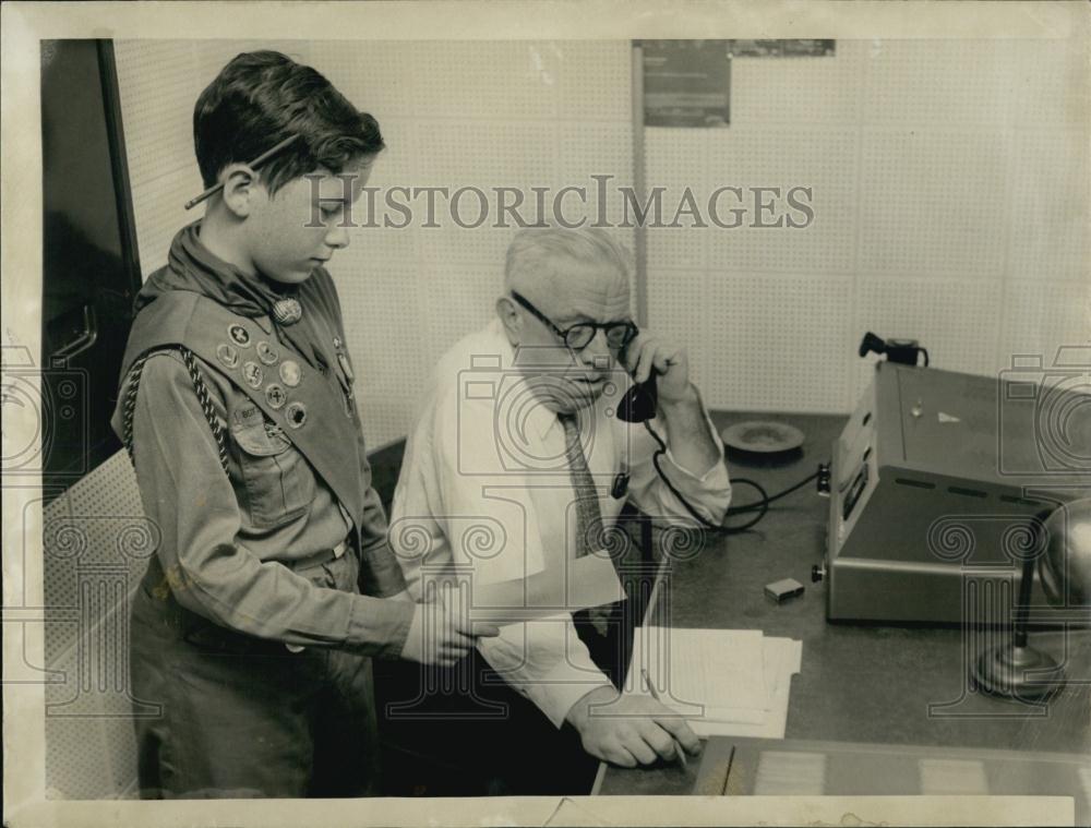 1954 Press Photo Civil Defense region #5 Anthony Comerford & Boyscout J Feurey - Historic Images