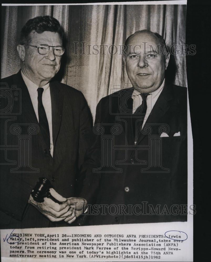 1962 Press Photo Mark Ferree of Scripps-Howard and Irwin Maier of Milwaukee Jour - Historic Images