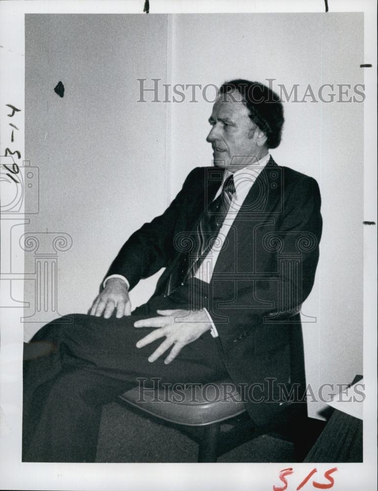 1977 Press Photo Dr Dale Tillery prof of higher education at the University - Historic Images