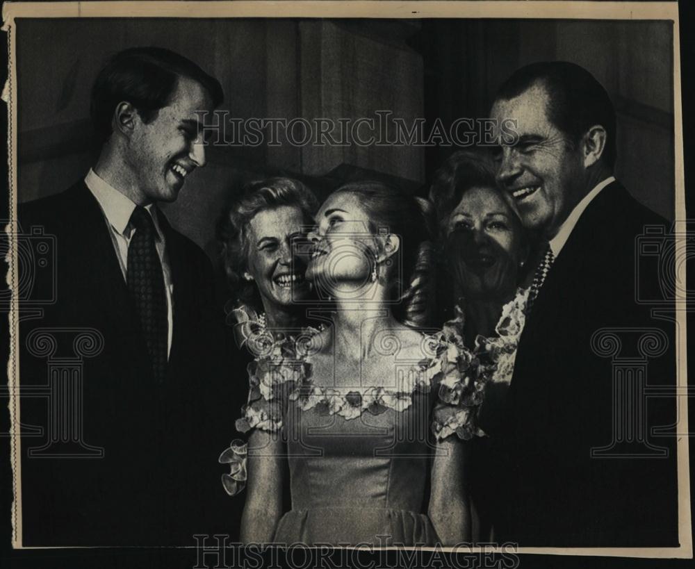 1971 Press Photo Pres &amp; Mrs Nixon, daughter Tricia &amp; fiance Ed Cox - RSL07967 - Historic Images