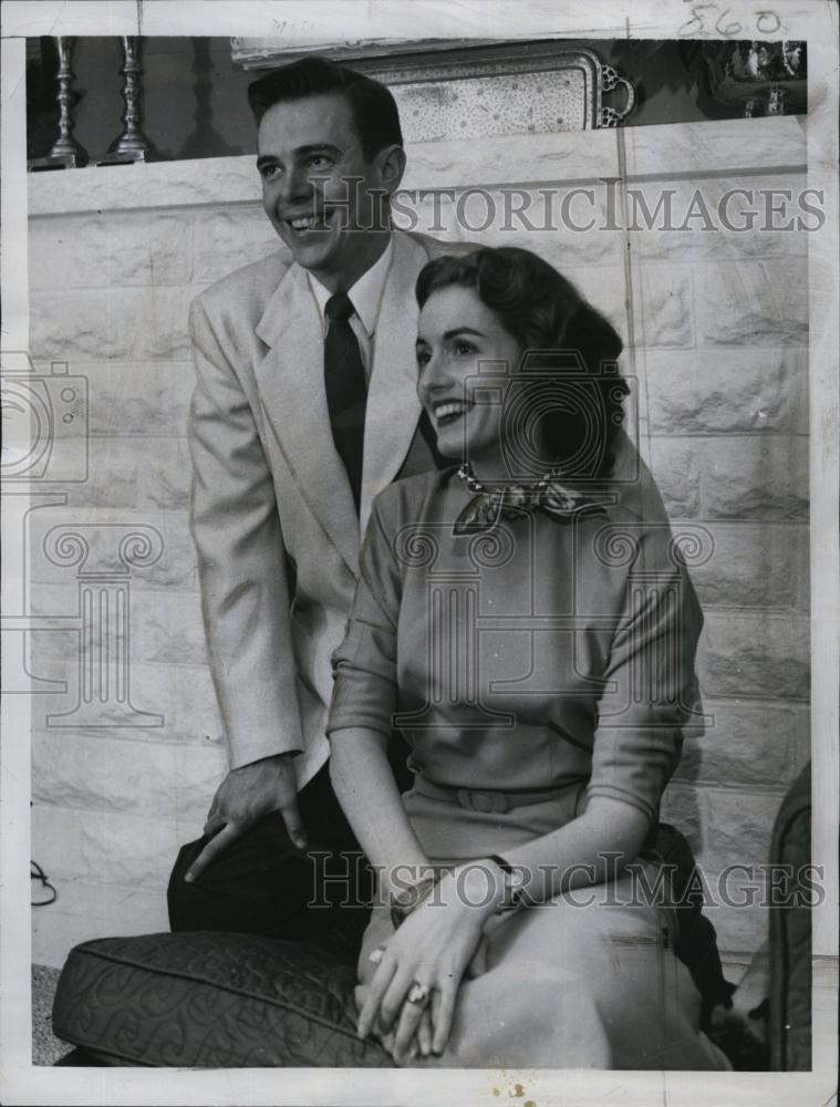 1954 Press Photo John and Betty Marsh chosen as &quot;Typical American Young Couple&quot; - Historic Images