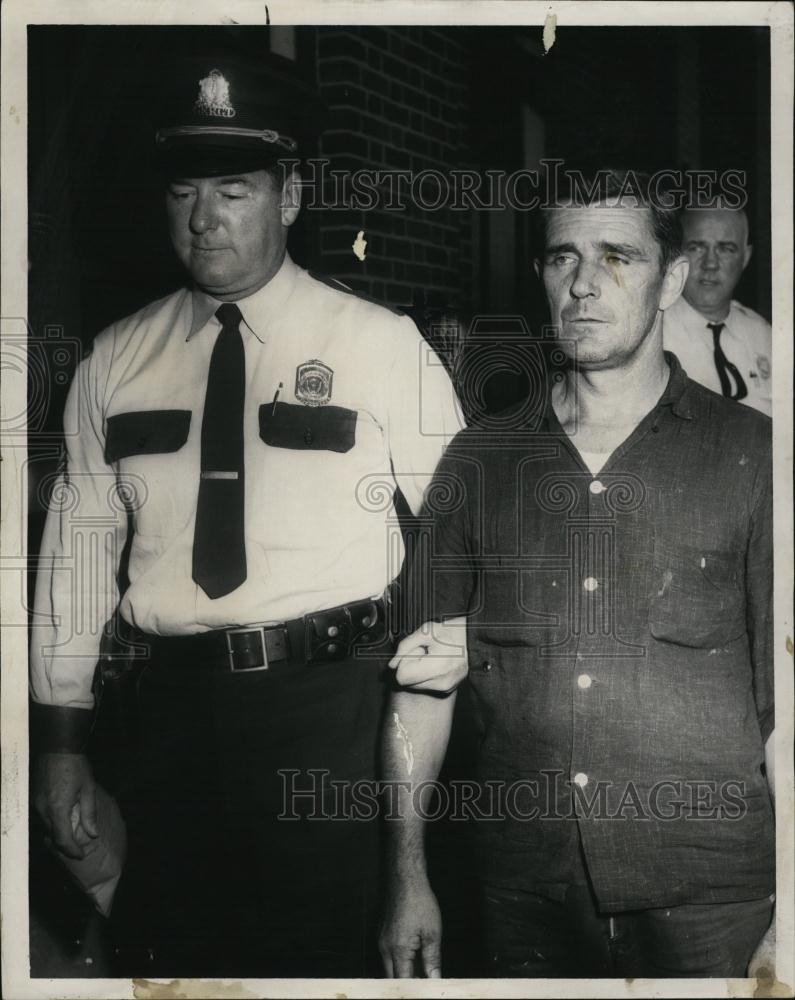 1961 Press Photo Sergeant Richard McCallum &amp; Prisoner Carroll Cobb - RSL44407 - Historic Images