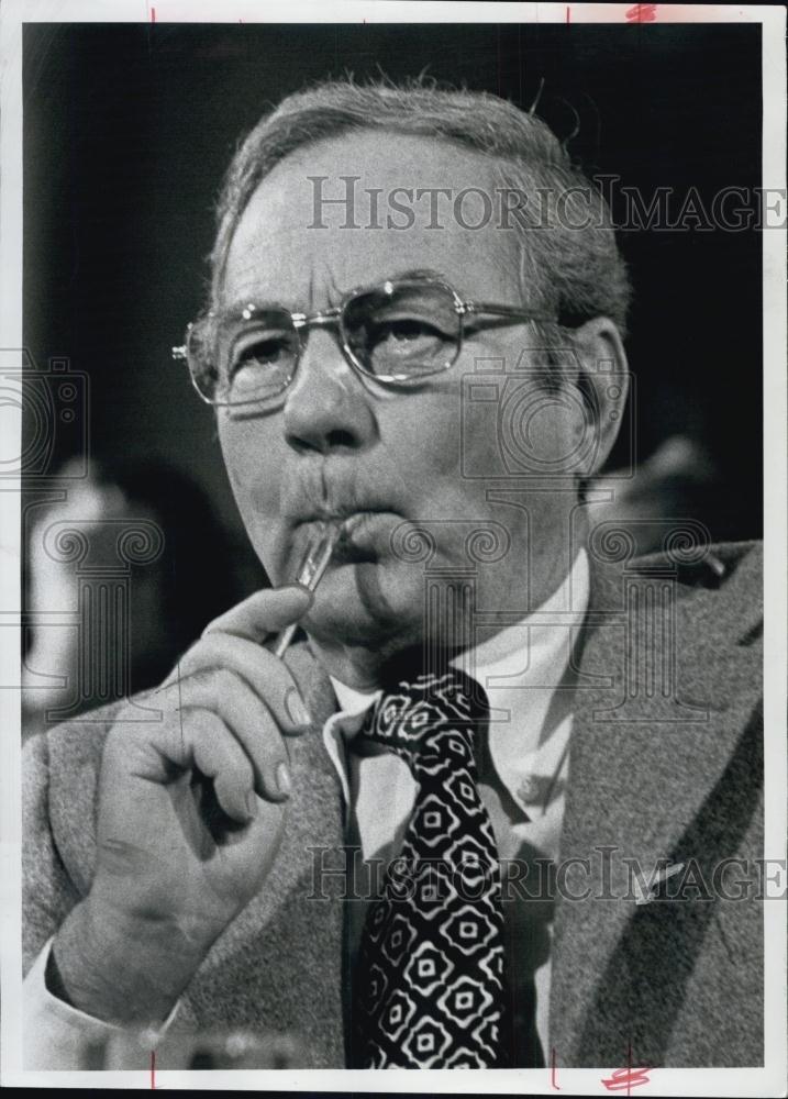 1975 Press Photo Bob Dorsey of the Gulf Oil Co in Meeting - RSL03535 - Historic Images