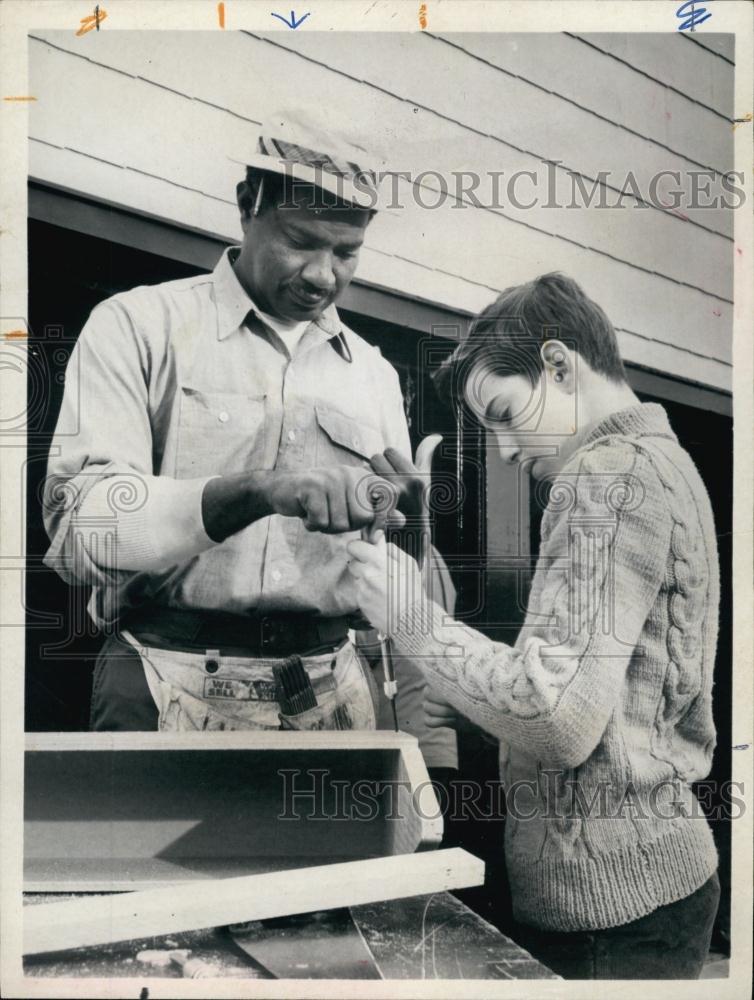 1969 Press Photo Ossie Davis &amp; Billy Shulman in Halmark&#39;s &quot;Teacher, Teacher&quot; - Historic Images