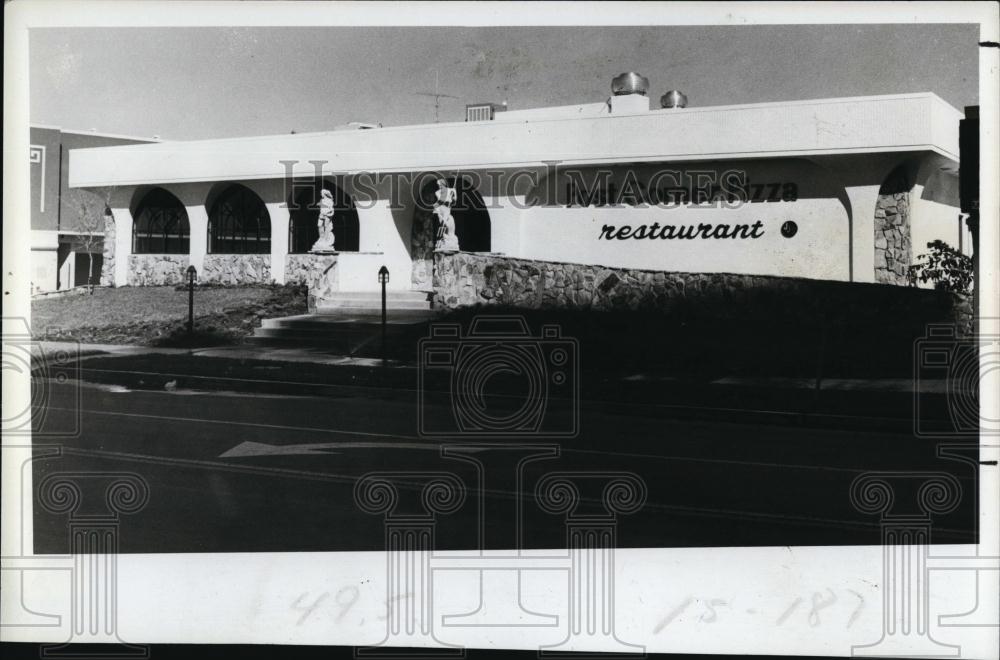 1979 Press Photo exterior of Post Corner Pizza on Clearwater Beach, FL - Historic Images