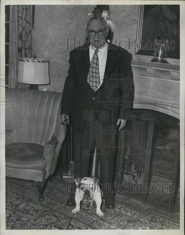 1952 Press Photo Multi- Millionaire Joseph Powdrell, posed with his bulldog - Historic Images