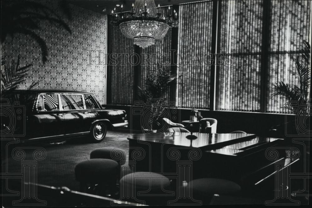 Press Photo Office Of Business Entrepreneur Russell Robbat Featuring Piano - Historic Images