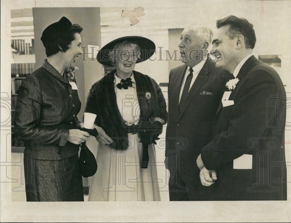 1963 Press Photo Dr and Mrs Leroy Weil open house Cobb Library - RSL67651 - Historic Images