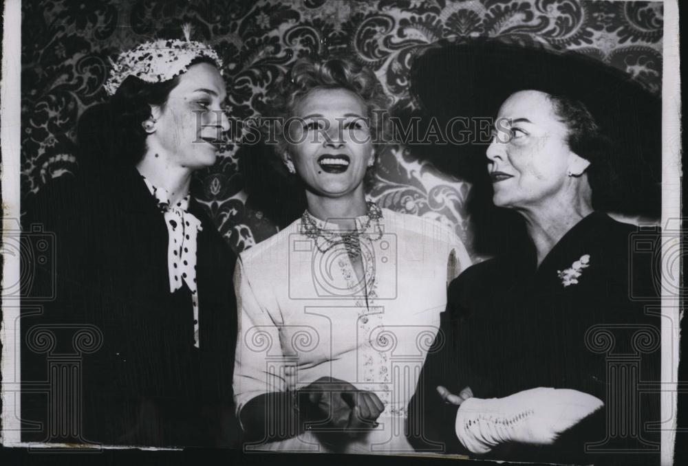 1956 Press Photo Actress Ilona Massey,Mrs Strom Thurmond & Mrs Malone - Historic Images