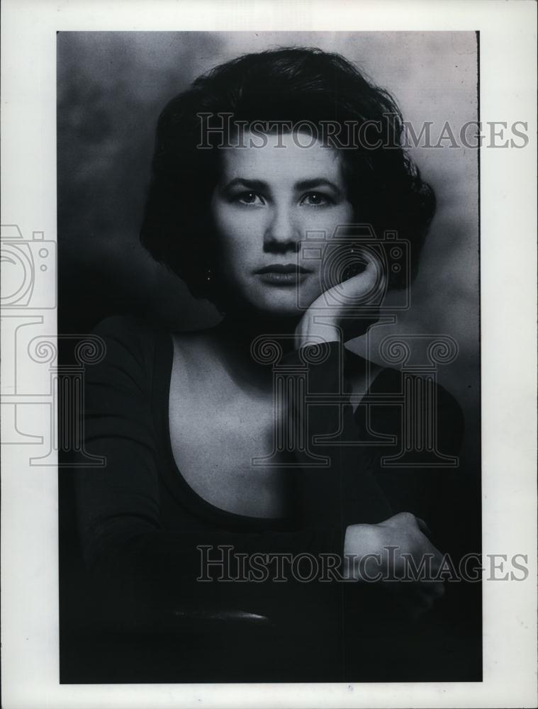1995 Press Photo Daphne Zuniga as Jo Reynolds Melrose Place Actress - RSL40619 - Historic Images