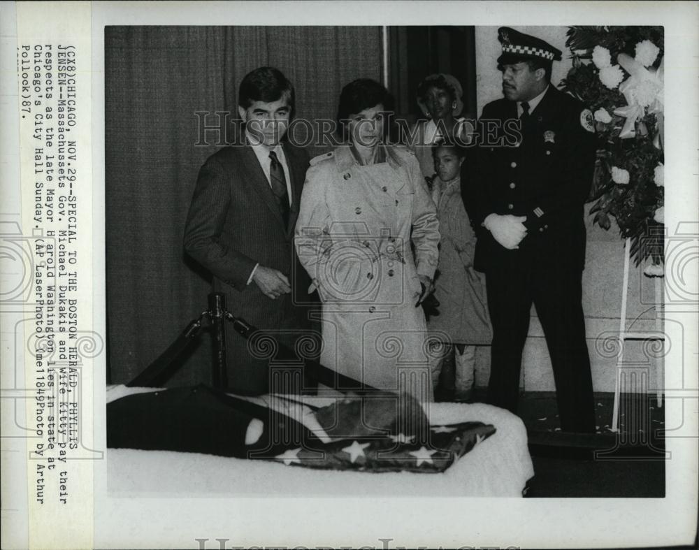 1987 Press Photo Gov Michael Dukakis and wife Kitty Late Mayor Harold - Historic Images