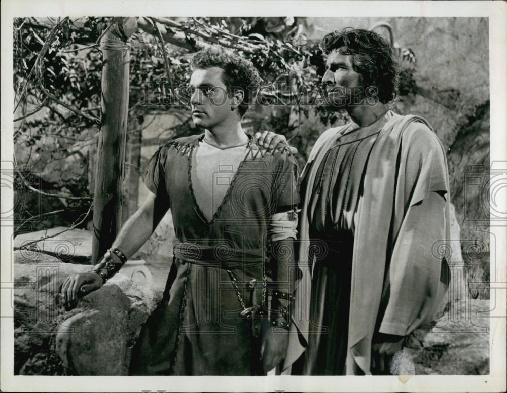 1968 Press Photo Richard Burton and Michael Rennie in &quot;The Robe&quot; - RSL67095 - Historic Images