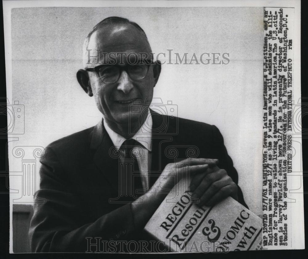 1961 Press Photo Harvey Perloff, Director of Economic Studies - RSL88621 - Historic Images