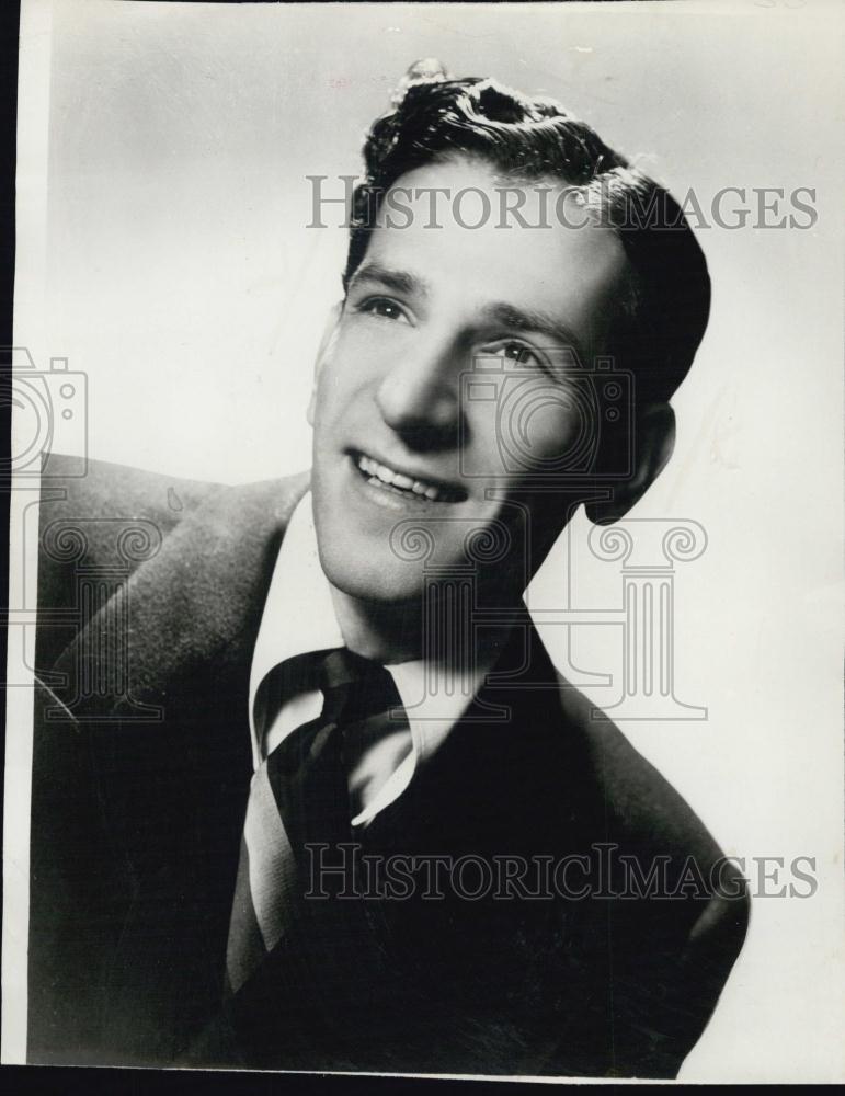 1949 Press Photo Artie Dann Clown Prince of Comedy comedian - RSL01983 - Historic Images