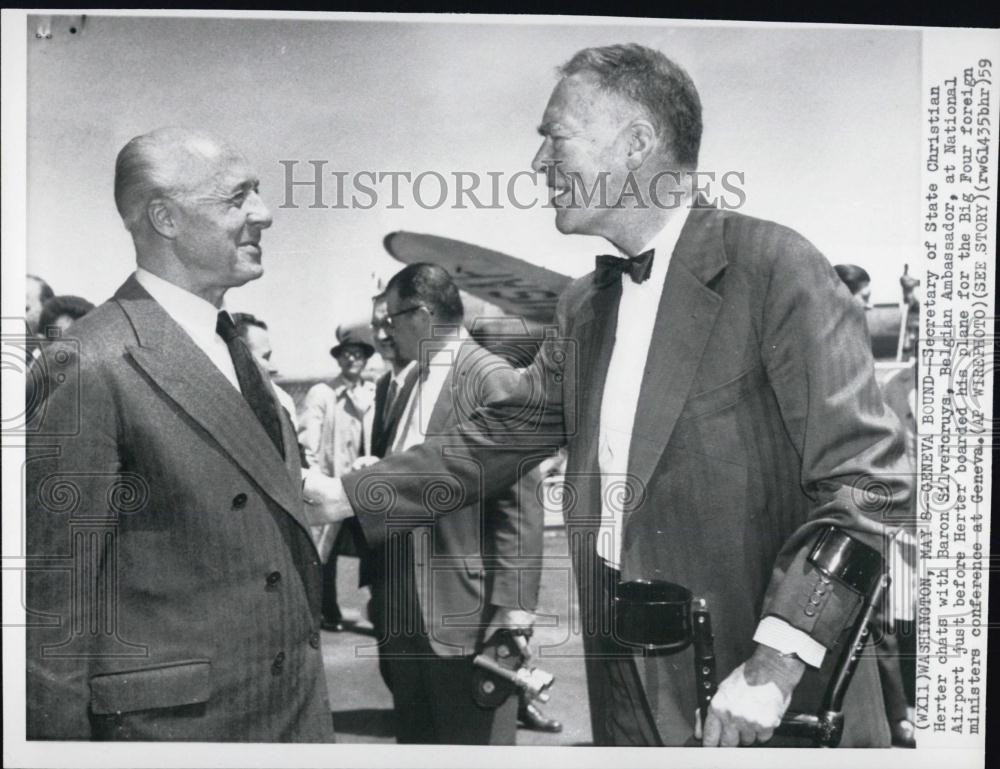 1959 Press Photo Secretary of State Christian Herter Chats Baron SIlvercruys - Historic Images