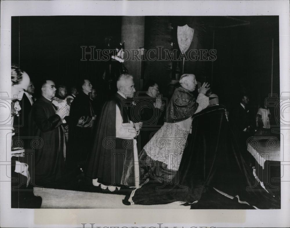 1949 Press Photo Cardinal Micara Leading prayers During a service - RSL84843 - Historic Images