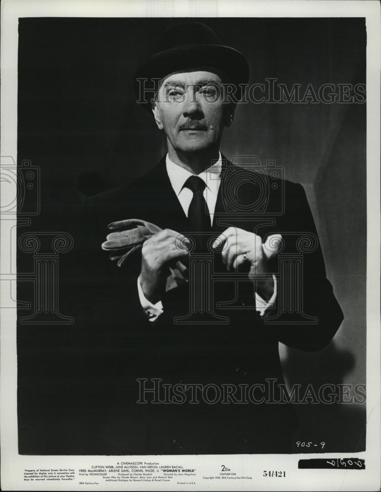 1954 Press Photo Woman's World Play Actor Clifton Webb Scene Center Theatre - Historic Images