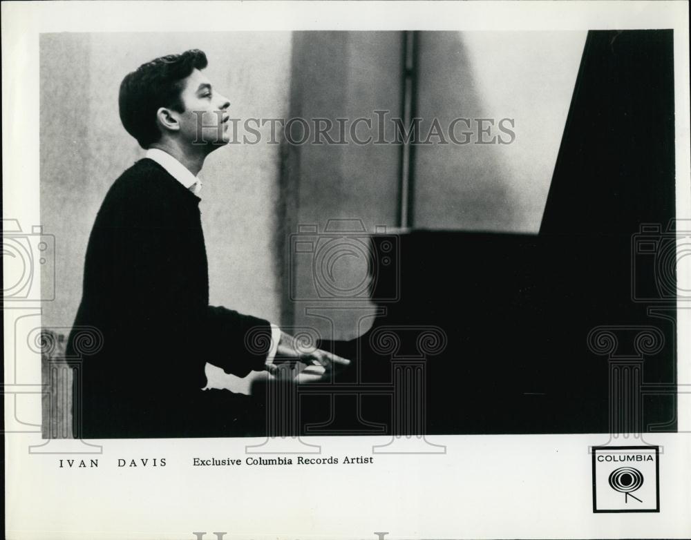 1962 Press Photo Ivan Davis American Classical Pianist Columbia Records Artist - Historic Images