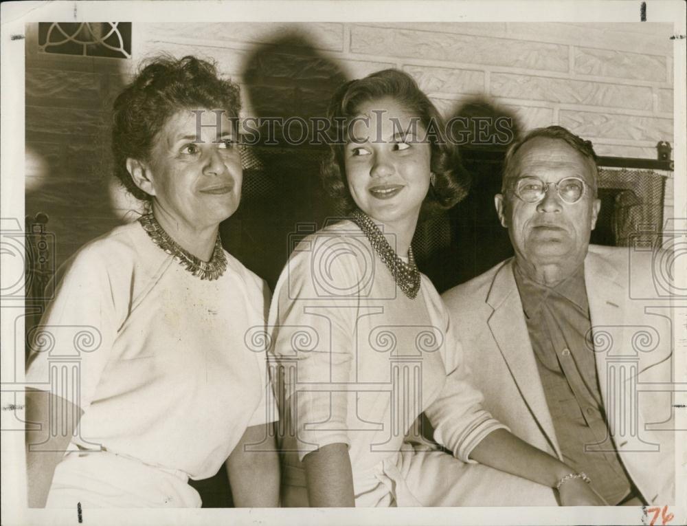 1958 Press Photo Miss America with aunt and uncle at Redington Beach - RSL66539 - Historic Images