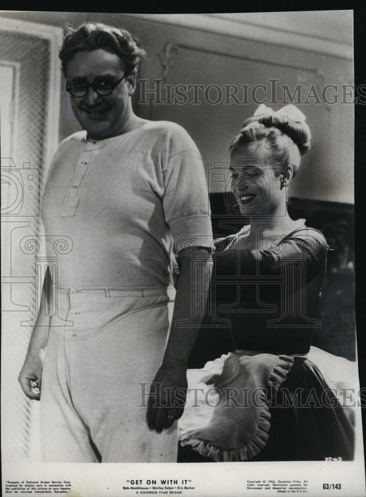 1963 Press Photo Reginald Beckwith, British Actor, Shirley Eaton, Get On With It - Historic Images