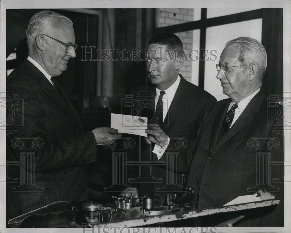 1960 Press Photo Postmaster Ephraim Martin, Walter Badger, Frederick Norton, Jr - Historic Images