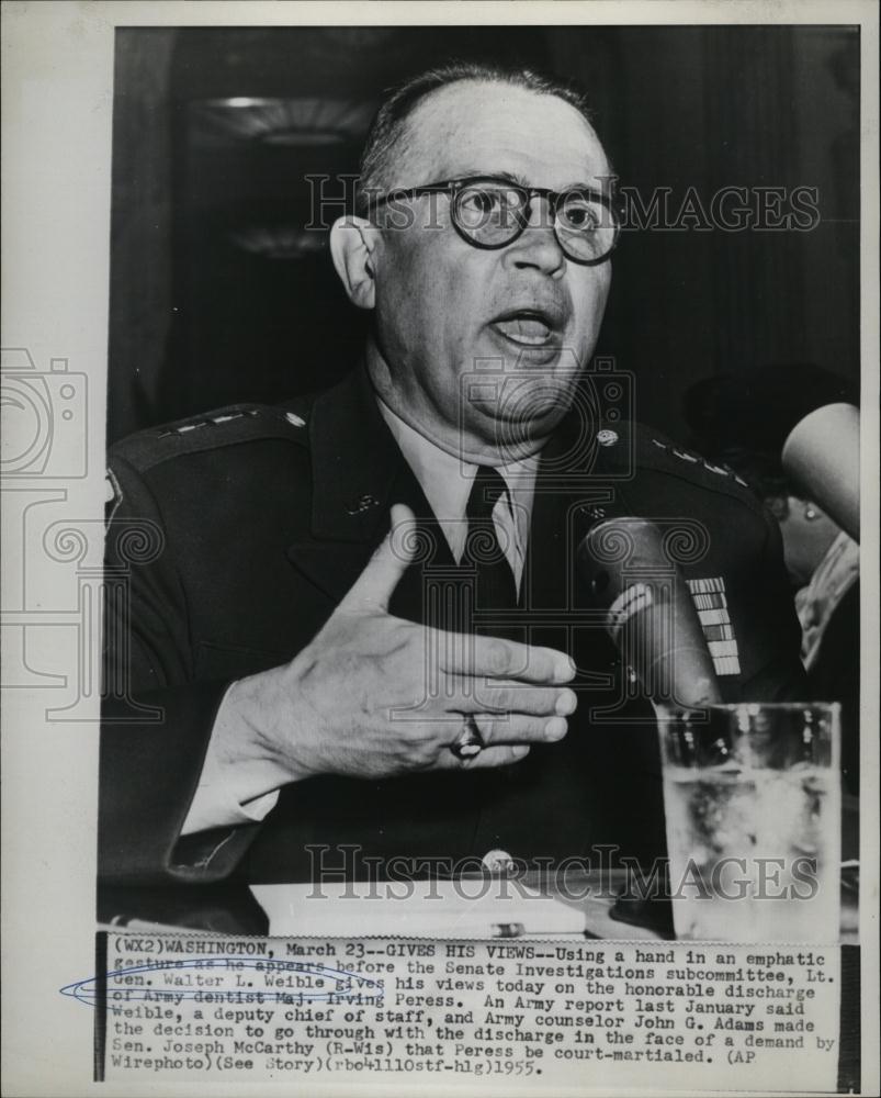 1955 Press Photo Lieutenant General Walter Weible Testifying Peress Case - Historic Images