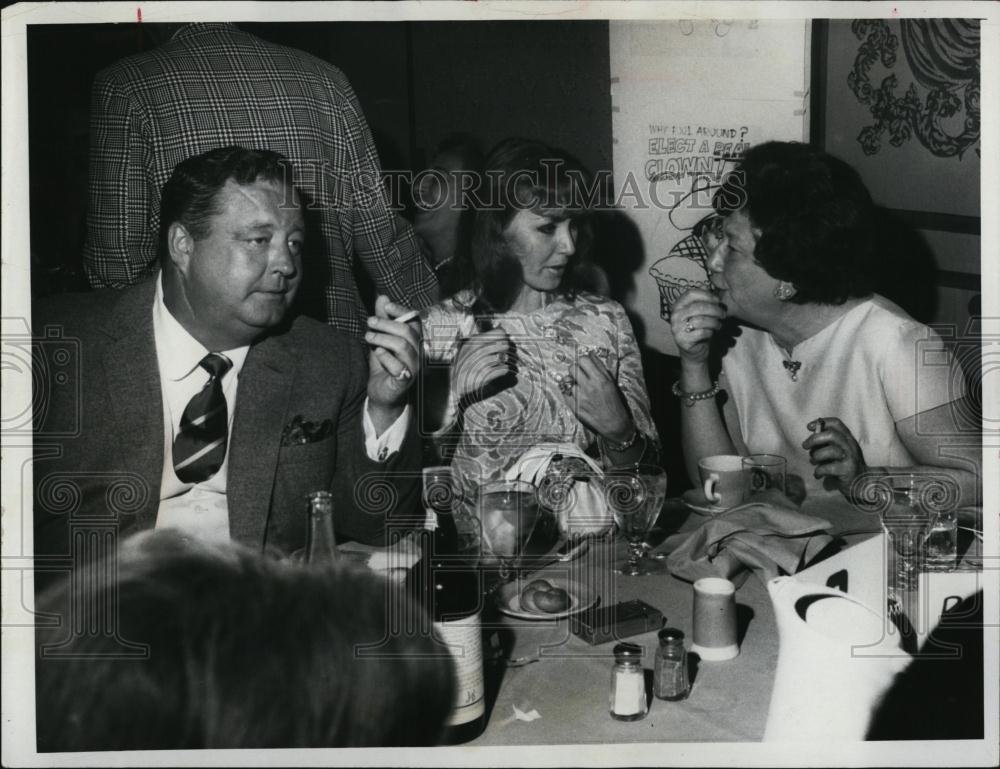 Press Photo Jackie Gleason,Honey Merrill &amp; Eleanor Roberts - RSL08063 - Historic Images