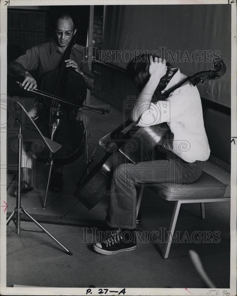 Press Photo Cellist Jules Eskin and Student at New College Summer Music Festival - Historic Images