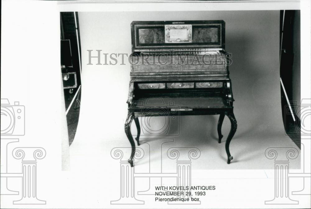 1993 Press Photo Pierodienique box sold $66,000 last month telescoping cylinders - Historic Images