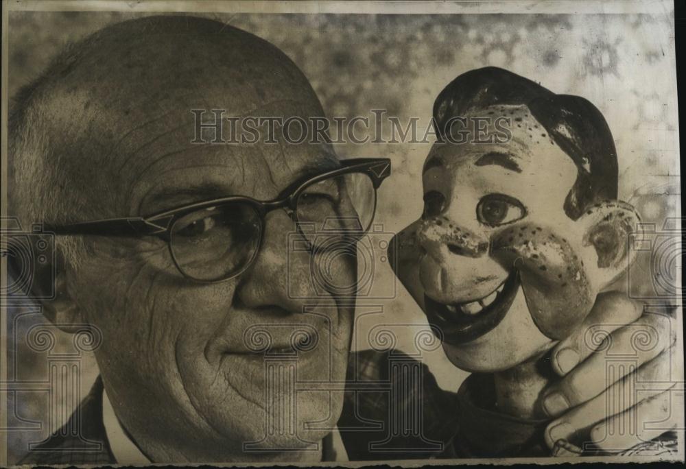 1975 Press Photo Puppeteer, Rufus Rose creator of Howdy doody - RSL89173 - Historic Images