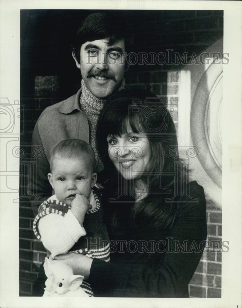 1974 Press Photo John Alderton Actor Pauline Collins Actress Upstairs Downstairs - Historic Images