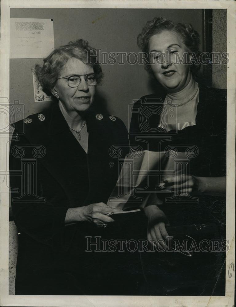 1951 Press Photo Mrs H W Tomson, Mrs Leon Poulopoulos - RSL91883 - Historic Images