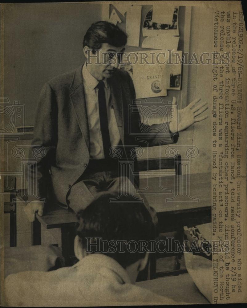 1968 Press Photo Boston University Professor and Author Howard Zinn - RSL41035 - Historic Images