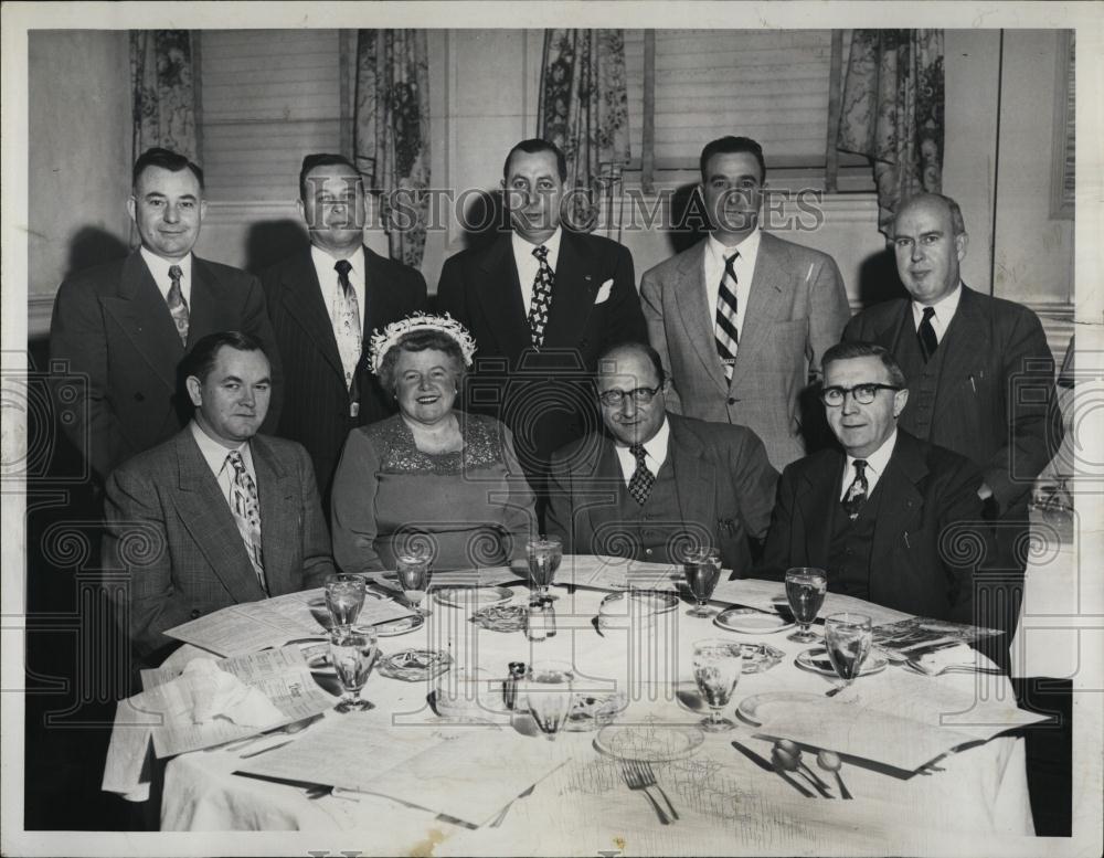 1953 Press Photo Cambridge Office of Collector Internal Revenue Service at Dinne - Historic Images