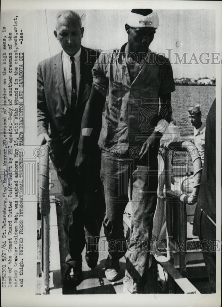 1964 Press Photo Murder Suspect Henry Weaver Escorted By Police St Petersburg - Historic Images