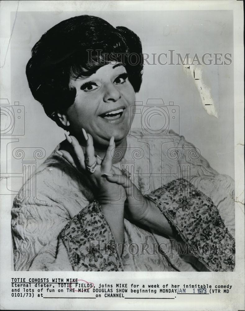 1974 Press Photo Comedian Totie Fields in &quot;The Mike Douglas Show&quot; - RSL84611 - Historic Images