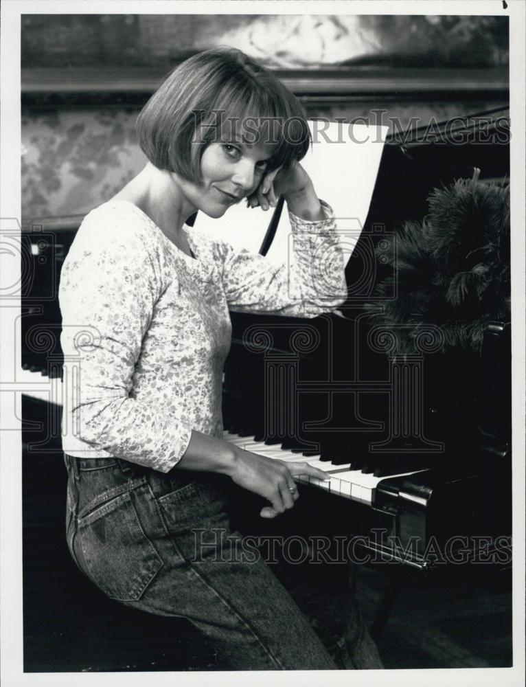 1990 Press Photo Actress Pamela Reed stars in &quot;Grand&quot; - RSL04419 - Historic Images