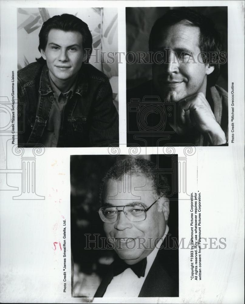 1993 Press Photo James Earl Jones Christian Slater Chevy Chase - RSL83249 - Historic Images