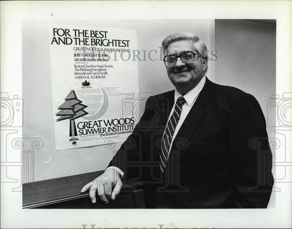 1986 Press Photo William Seymour, president of Boston Conservatory - RSL39727 - Historic Images