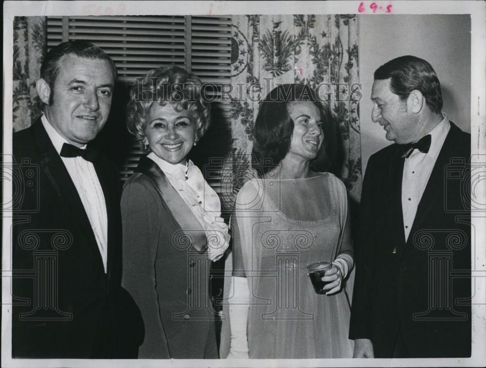 1969 Press Photo Cecil S Rose& wife & Mrs Trustman & ARoberts at Ritz Carlton - Historic Images