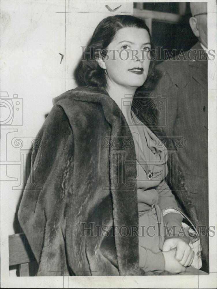 1947 Press Photo Mrs Sonja Lowe ,ex wife of theater magnate - RSL03963 - Historic Images