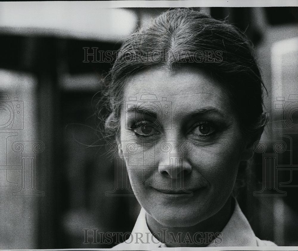 1975 Press Photo English actress Jean Marsh star in "Habeas Corpus ...