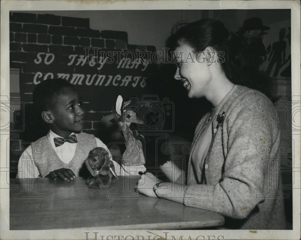 1961 Press Photo Jane Saunders, Speech Therapist, Instructor, Emerson College - Historic Images