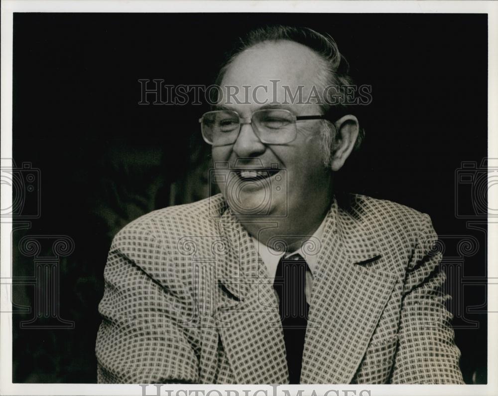 1975 Press Photo Professor Charles L Miller Massachusetts Institute of Tech - Historic Images